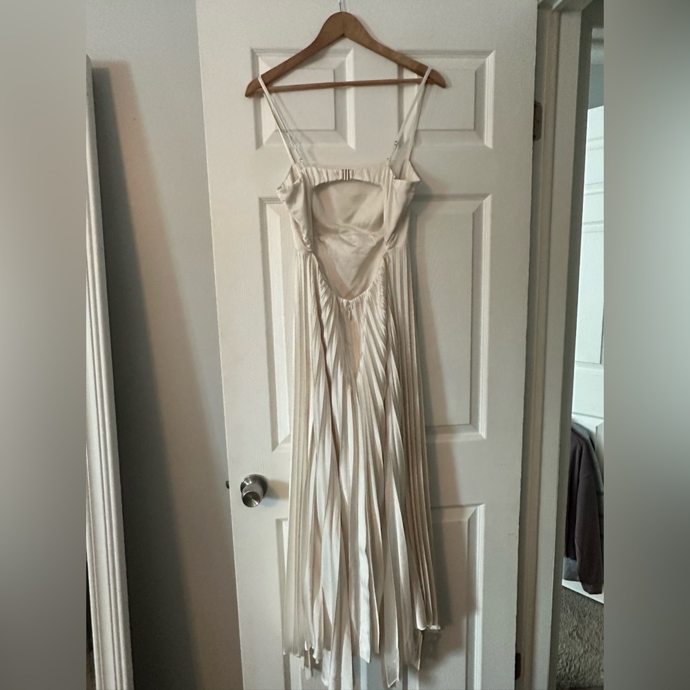 NWT Abercrombie and Fitch Giselle Pleated Midi Dress Cream Size MT - Picture 4 of 6